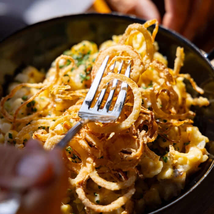 Mac and Cheese mit Röstzwiebeln