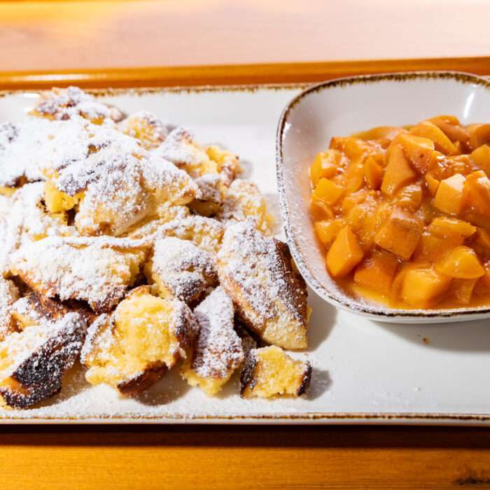 Kaiserschmarrn mit Aprikosenkompott